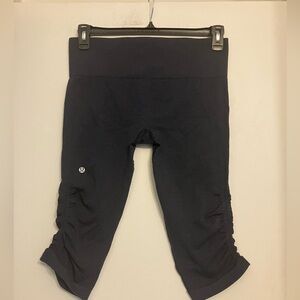 Lululemon athletica scrunch In the flow heathered greyish blue cropped 8 medium